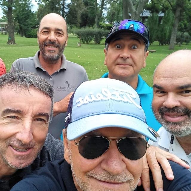 Los siete amigos en el green de Estancia La Rinconada